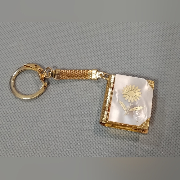 Perfume Locket Book Keychain The Royal House of Edward Vogue 1970s - Picture 2 of 6